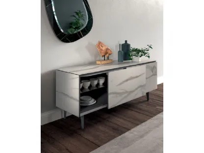 Madia moderna in marble glass Sahara Noir lucido con piedini in metallo Plana di Ozzio