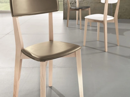 Sedia Ginger S132 in cuoio e legno di Friulsedie